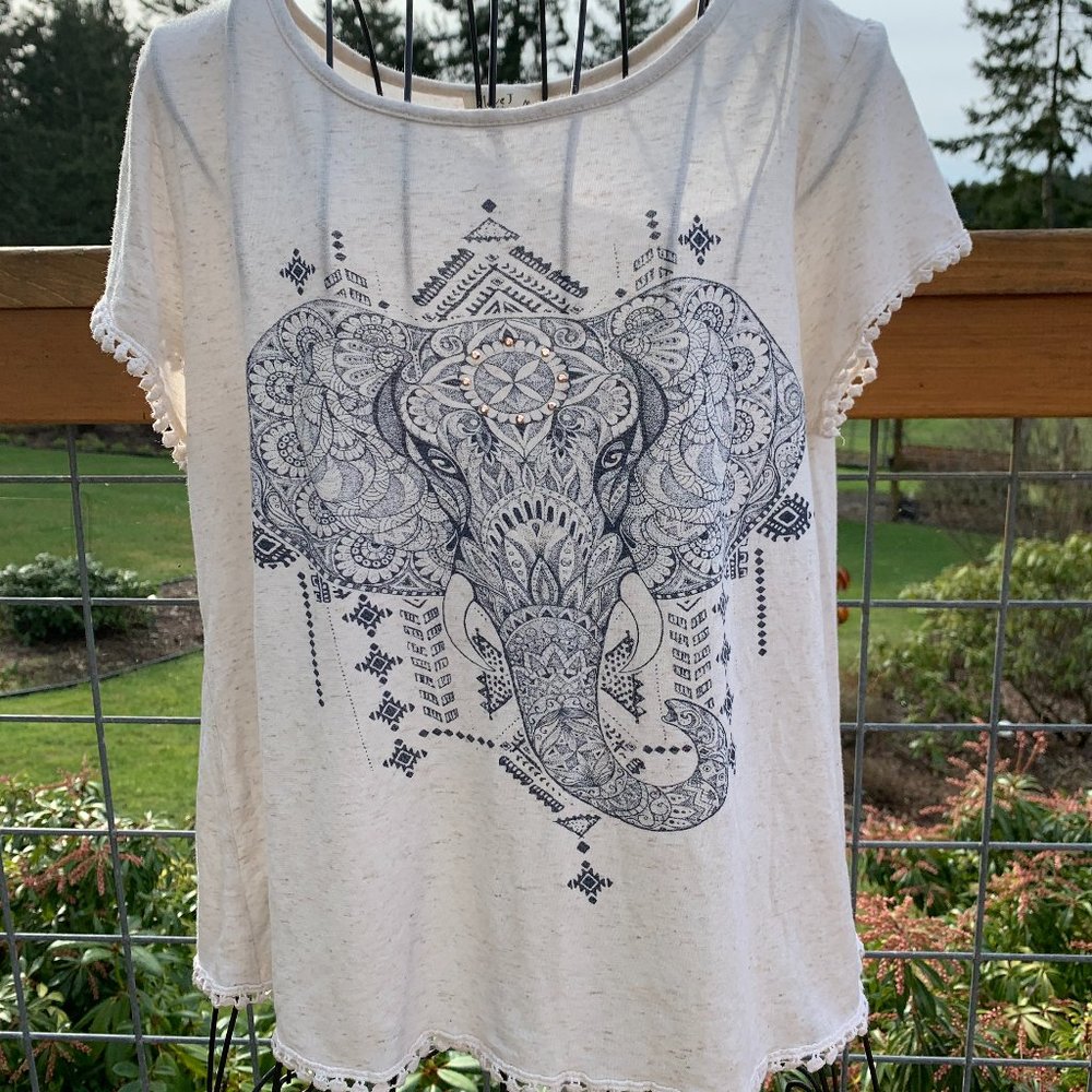 Love J USA Ladies size Medium Ivory Short Sleeve T-shirt with Elephant on Front
